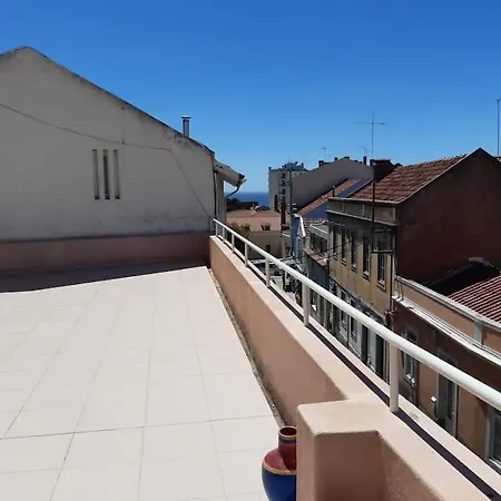 Charming Seaview Terrace Apartment *