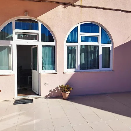 Charming Seaview Terrace Apartment *